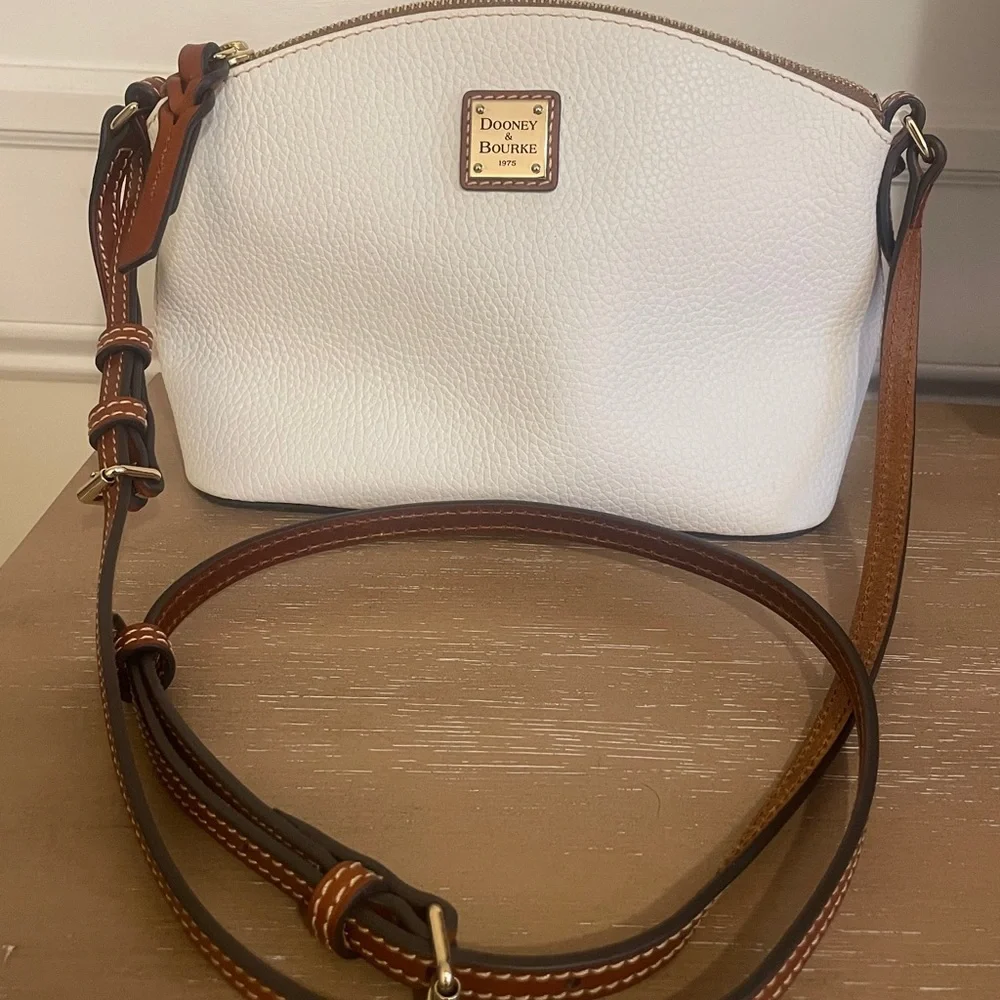 New. Never used. Dooney & Bourke Pebble Grain Suki Crossbody Shoulder Bag White - Picture 5 of 10